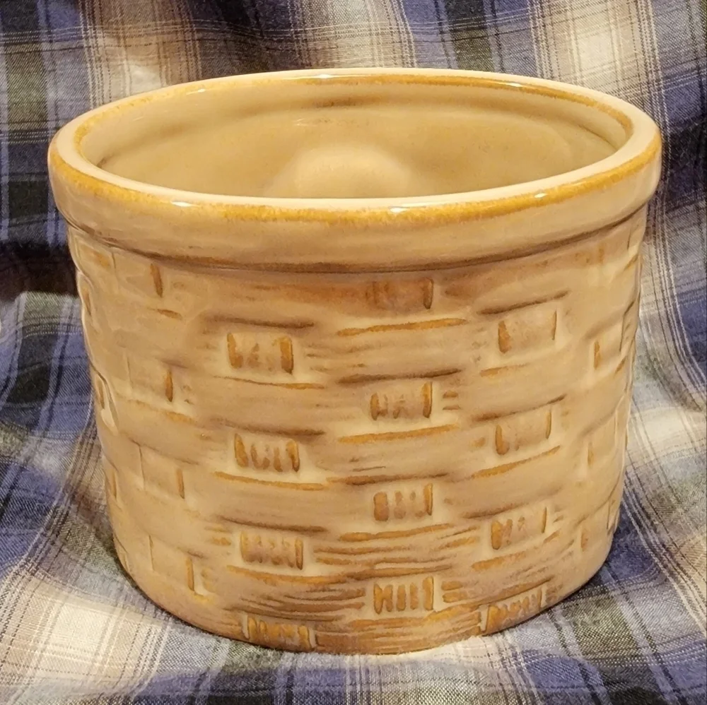 Bath & Body Works Ceramic Canister Basket weave with Apple T48